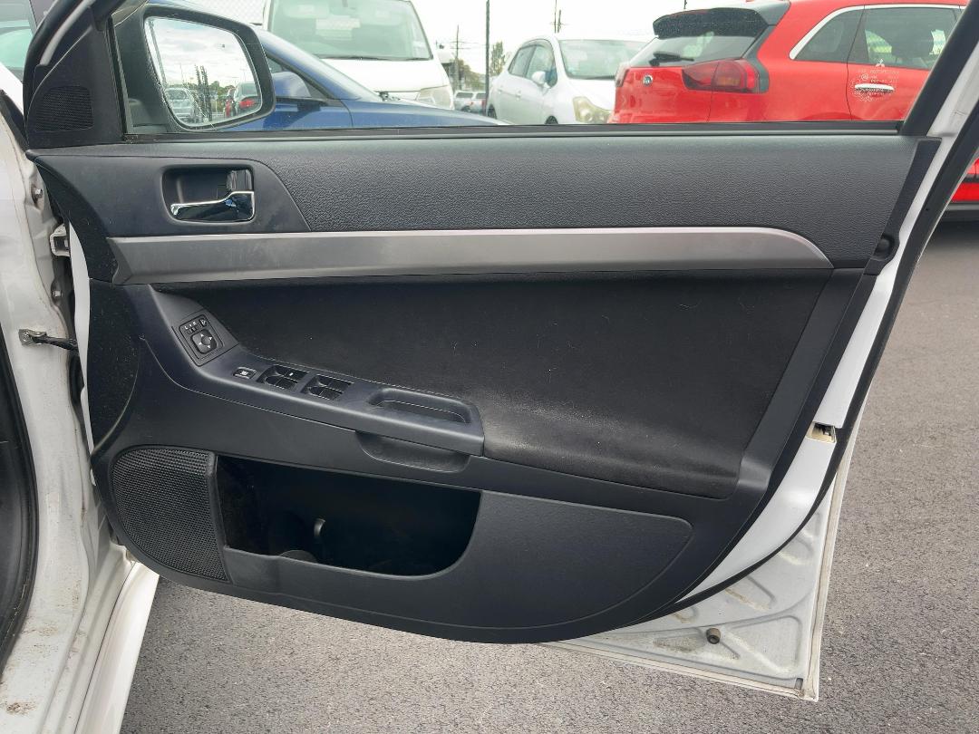 Photo '10' of Mitsubishi Galant Fortis Photo '10' of Mitsubishi Galant Fortis