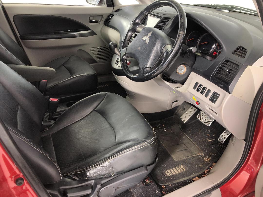 Photo '16' of Mitsubishi Grandis