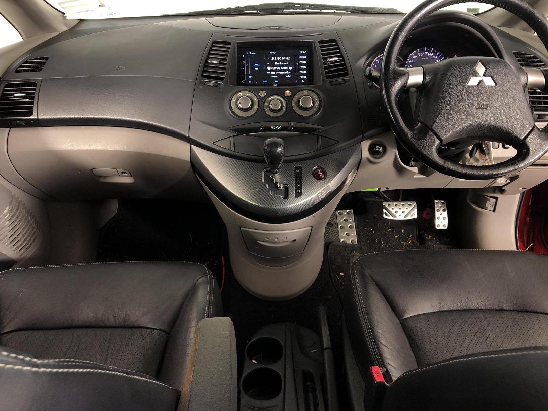 Photo '17' of Mitsubishi Grandis