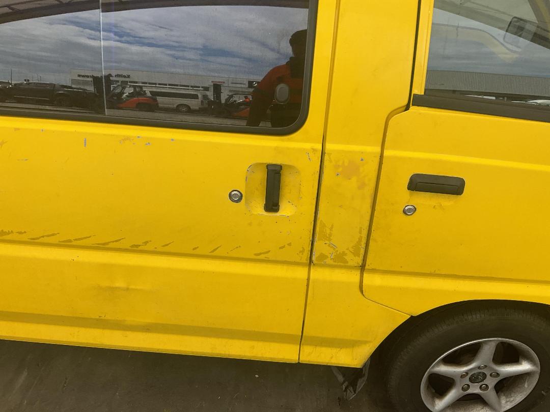 Photo '3' of Mitsubishi L300 LWB Photo '3' of Mitsubishi L300 LWB