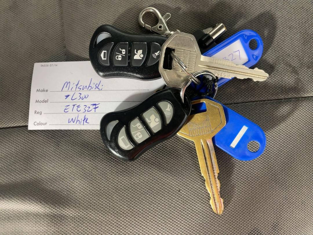 Photo '22' of Mitsubishi L300