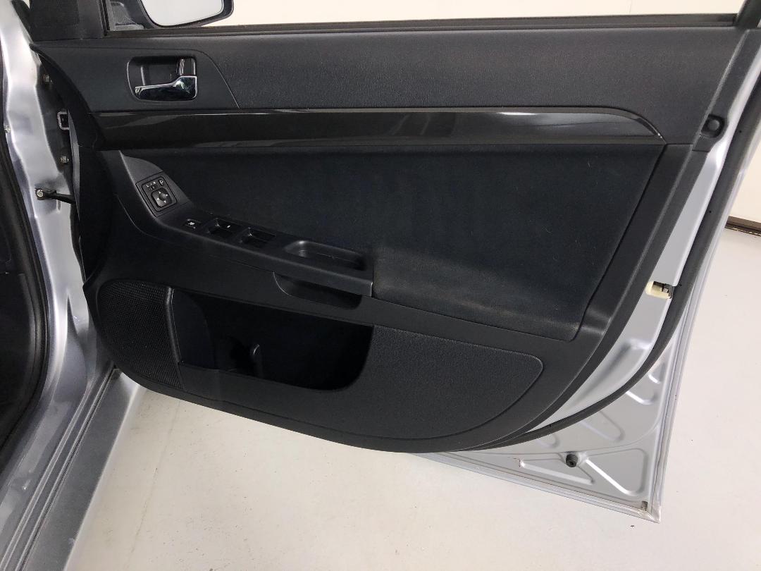 Photo '15' of Mitsubishi Lancer Photo '15' of Mitsubishi Lancer