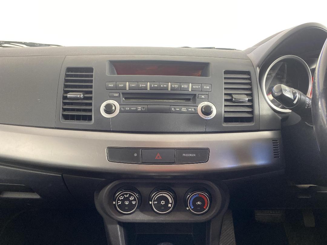 Photo '18' of Mitsubishi Lancer