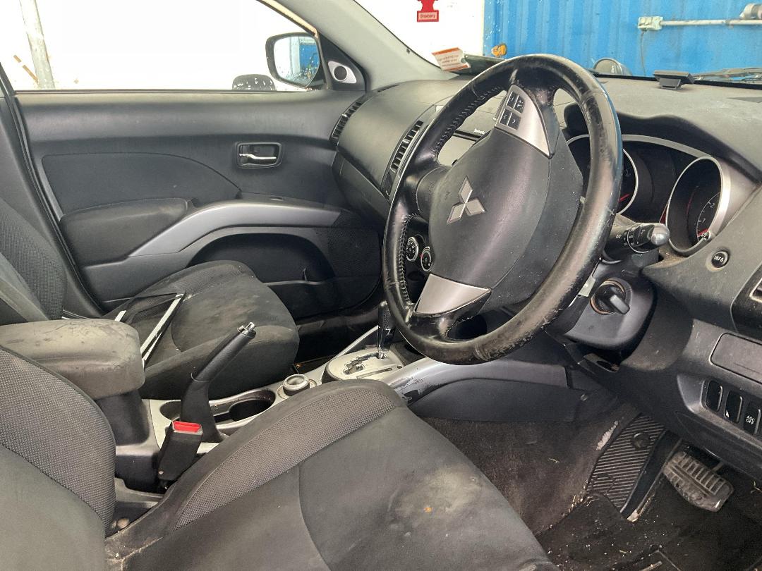 Photo '9' of Mitsubishi Outlander Photo '9' of Mitsubishi Outlander