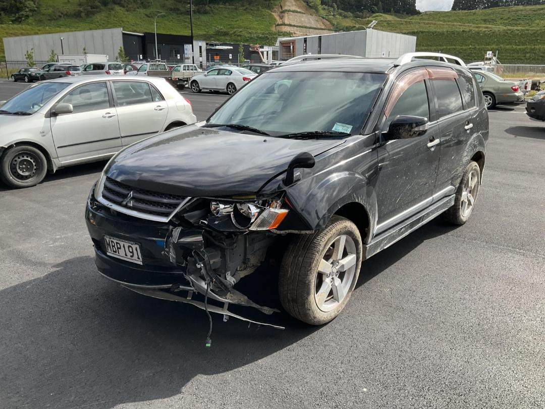 Damaged Mitsubishi Outlander In Wiri At Turners Damaged And End