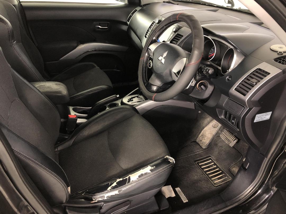 Photo '16' of Mitsubishi Outlander Photo '16' of Mitsubishi Outlander