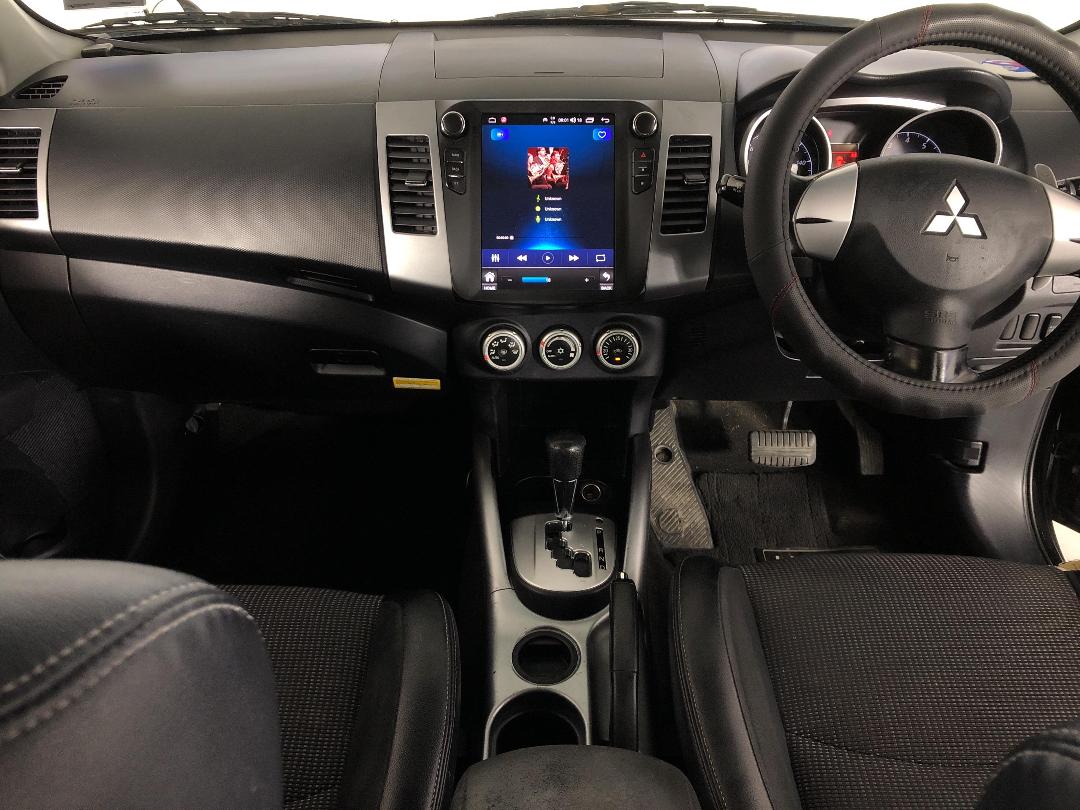 Photo '17' of Mitsubishi Outlander Photo '17' of Mitsubishi Outlander