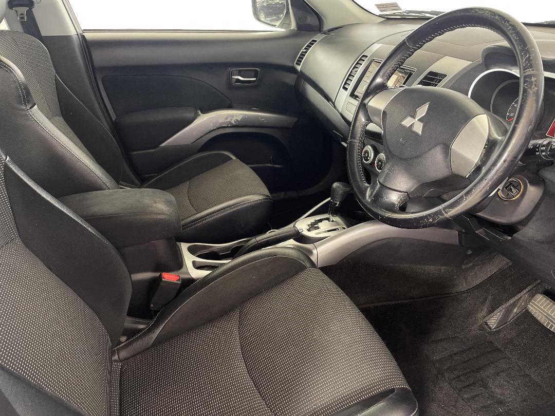 Photo '16' of Mitsubishi Outlander Photo '16' of Mitsubishi Outlander