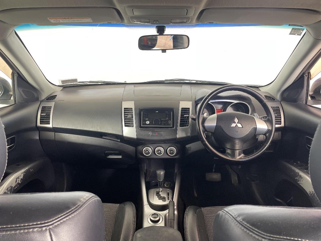 Photo '17' of Mitsubishi Outlander Photo '17' of Mitsubishi Outlander