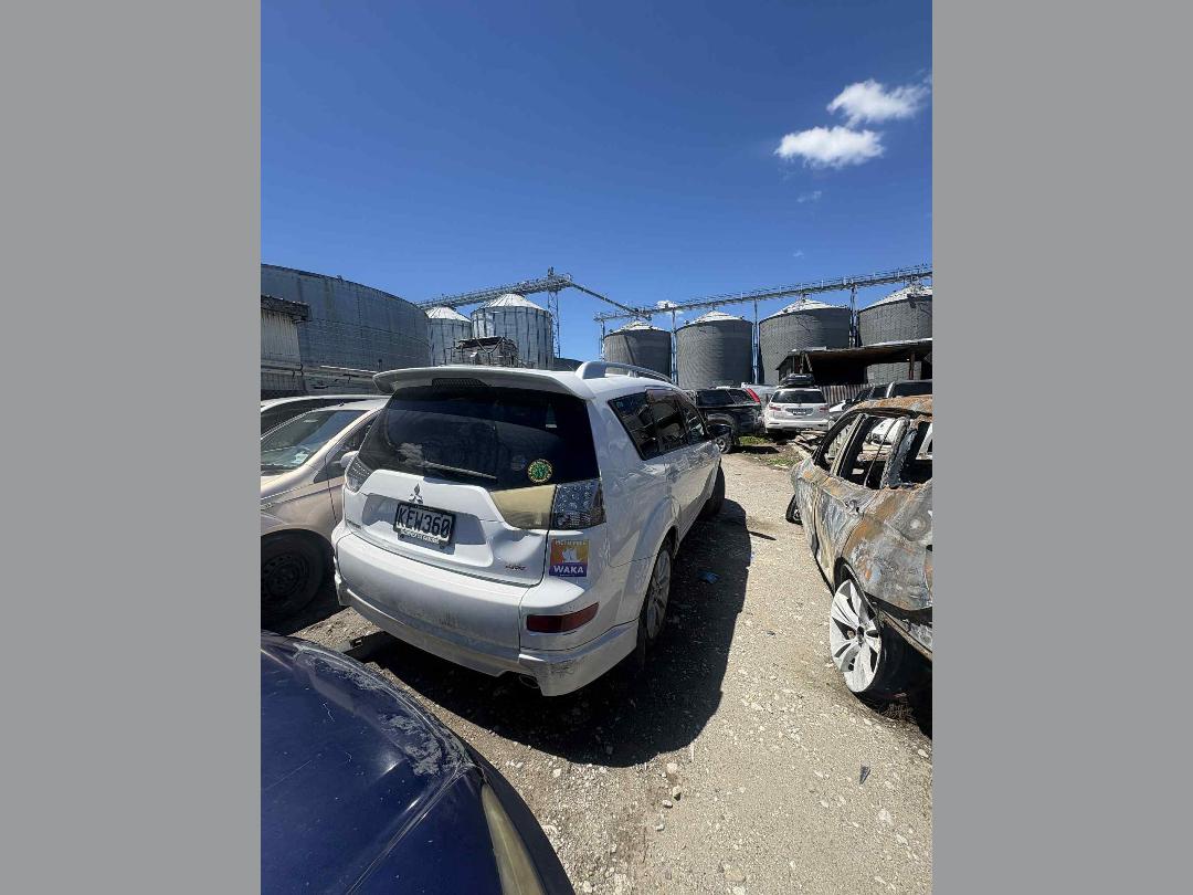 Photo '3' of Mitsubishi Outlander Photo '3' of Mitsubishi Outlander