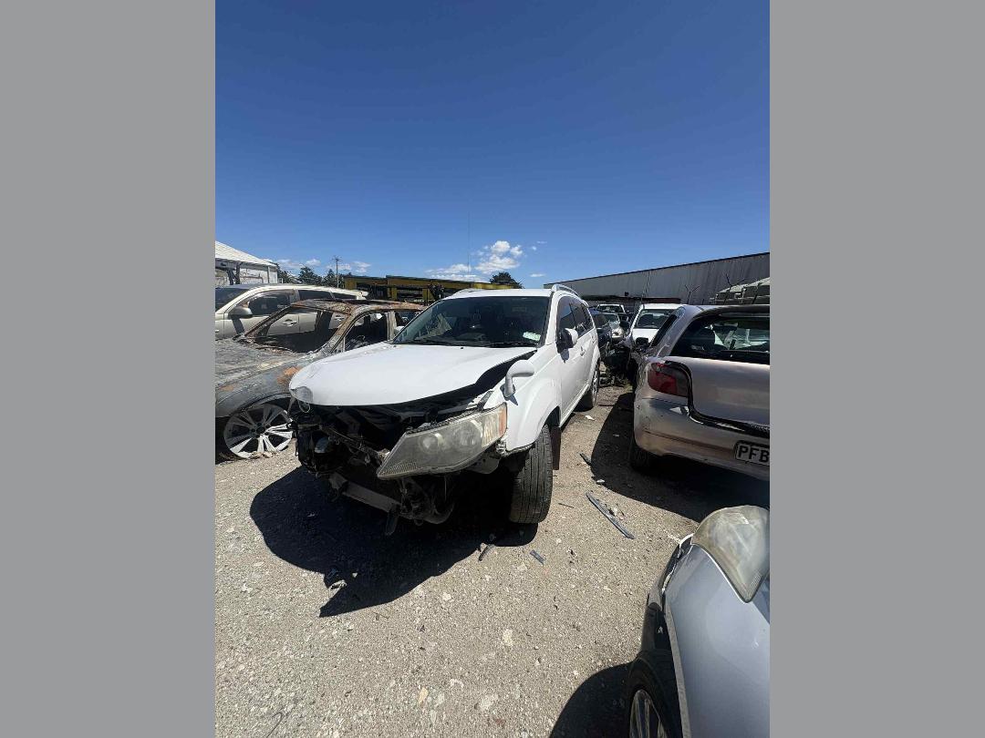 Photo '2' of Mitsubishi Outlander Photo '2' of Mitsubishi Outlander