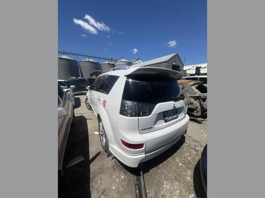 Photo '4' of Mitsubishi Outlander Photo '4' of Mitsubishi Outlander