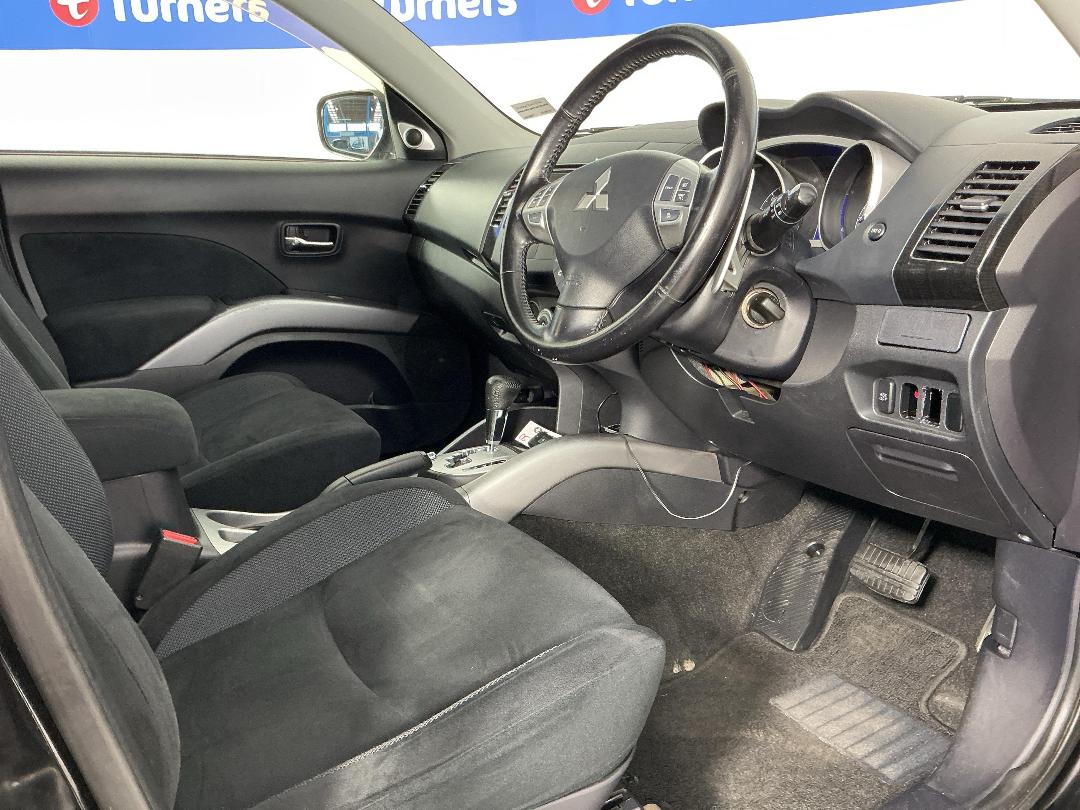 Photo '16' of Mitsubishi Outlander Photo '16' of Mitsubishi Outlander