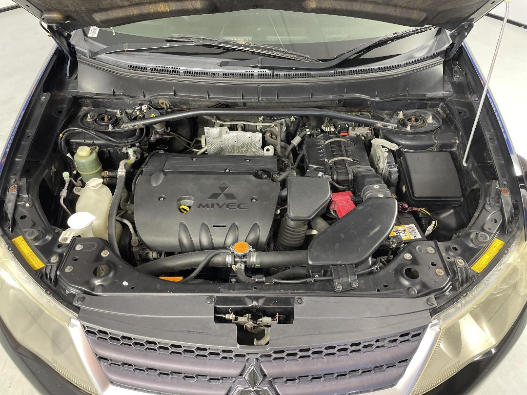 Photo '13' of Mitsubishi Outlander