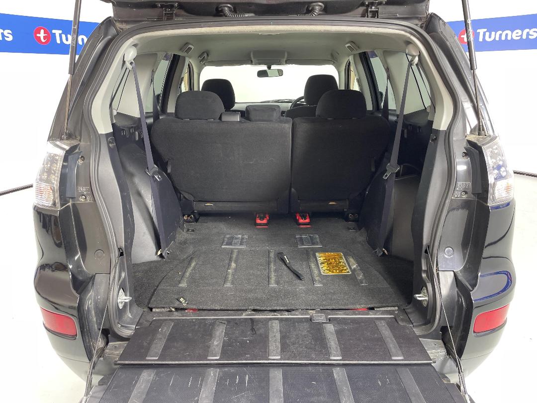 Photo '14' of Mitsubishi Outlander