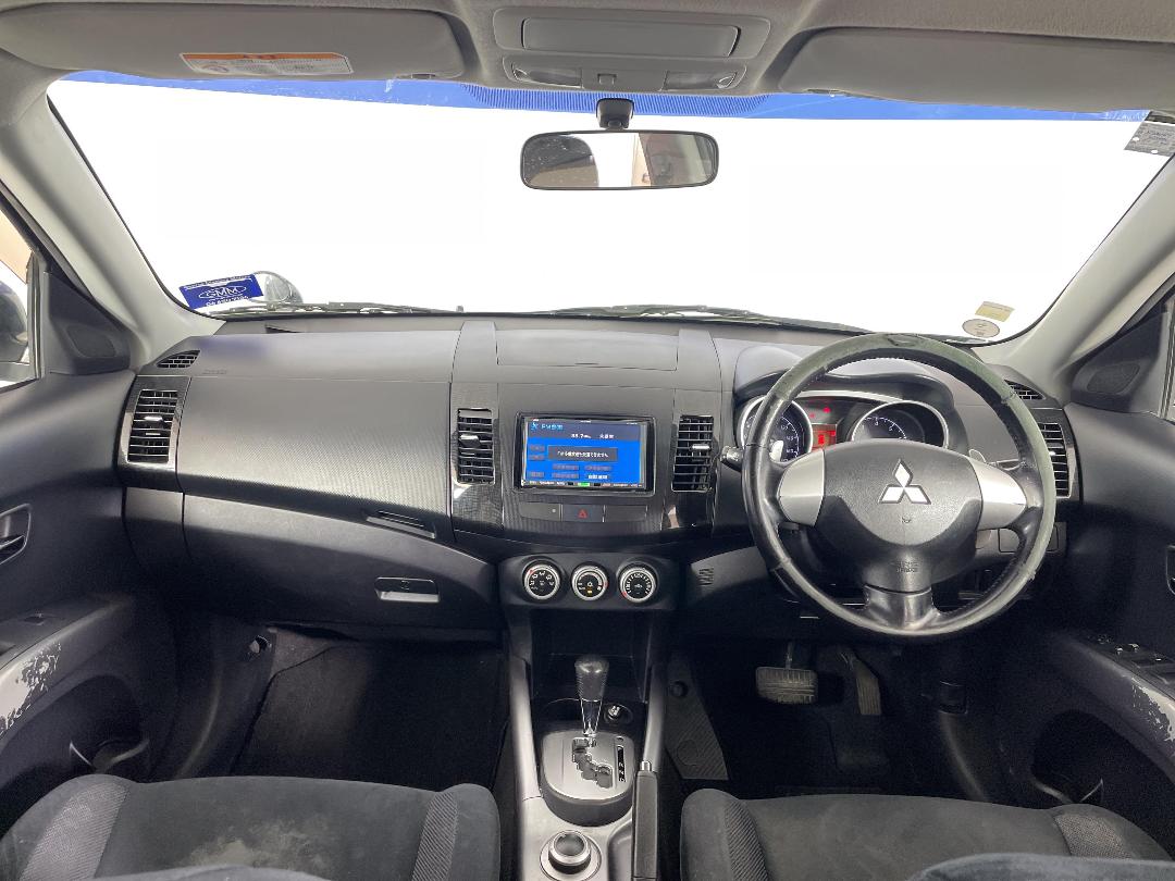 Photo '17' of Mitsubishi Outlander