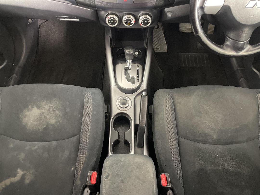 Photo '18' of Mitsubishi Outlander