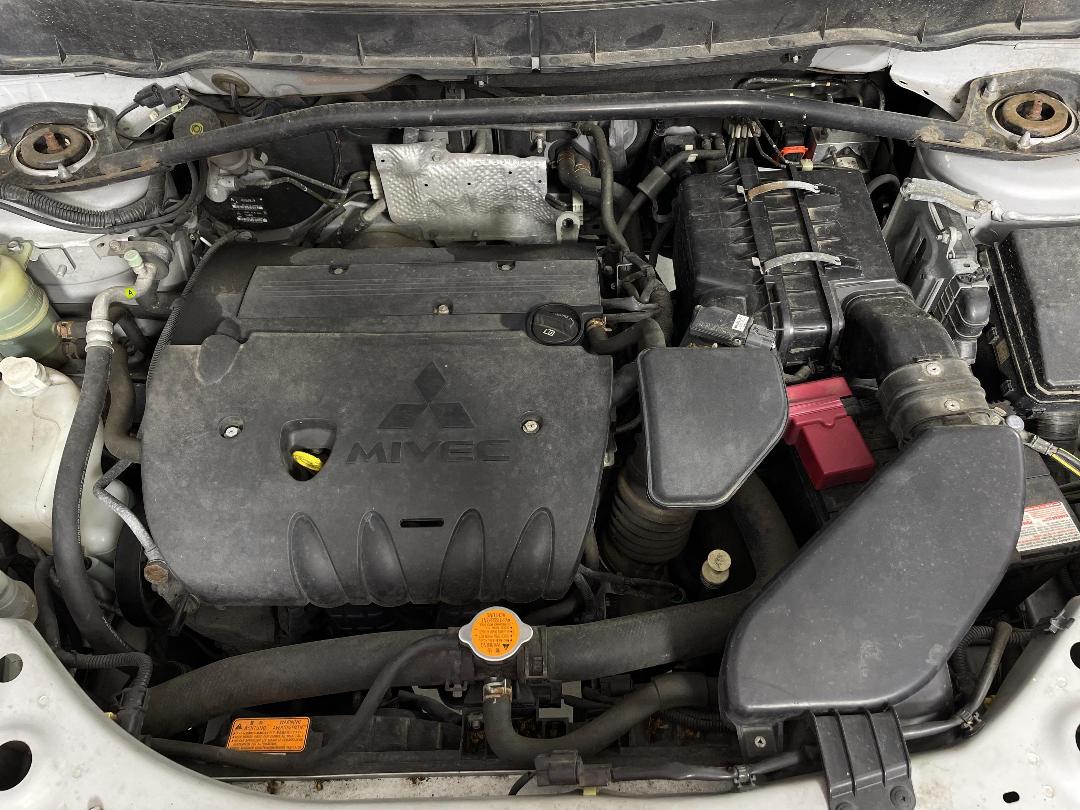 Photo '13' of Mitsubishi Outlander