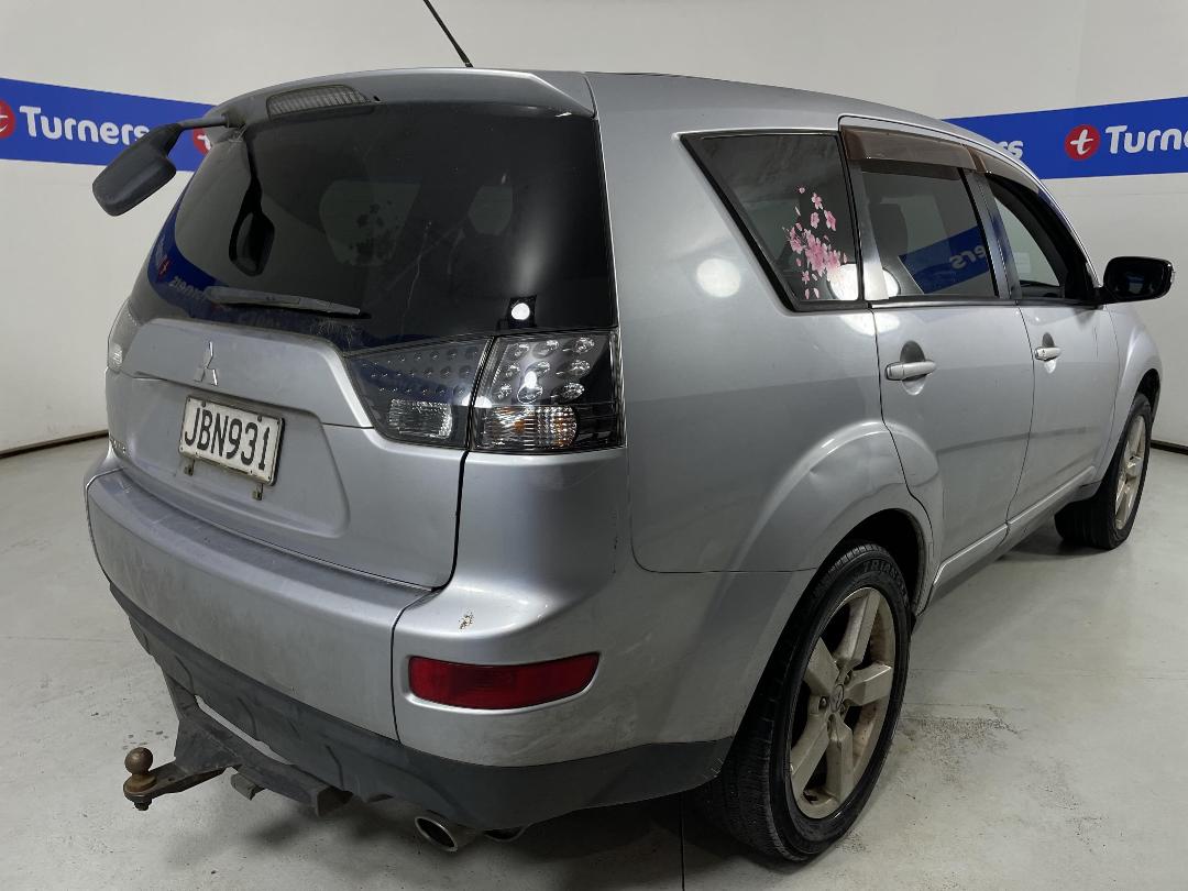 Photo '7' of Mitsubishi Outlander