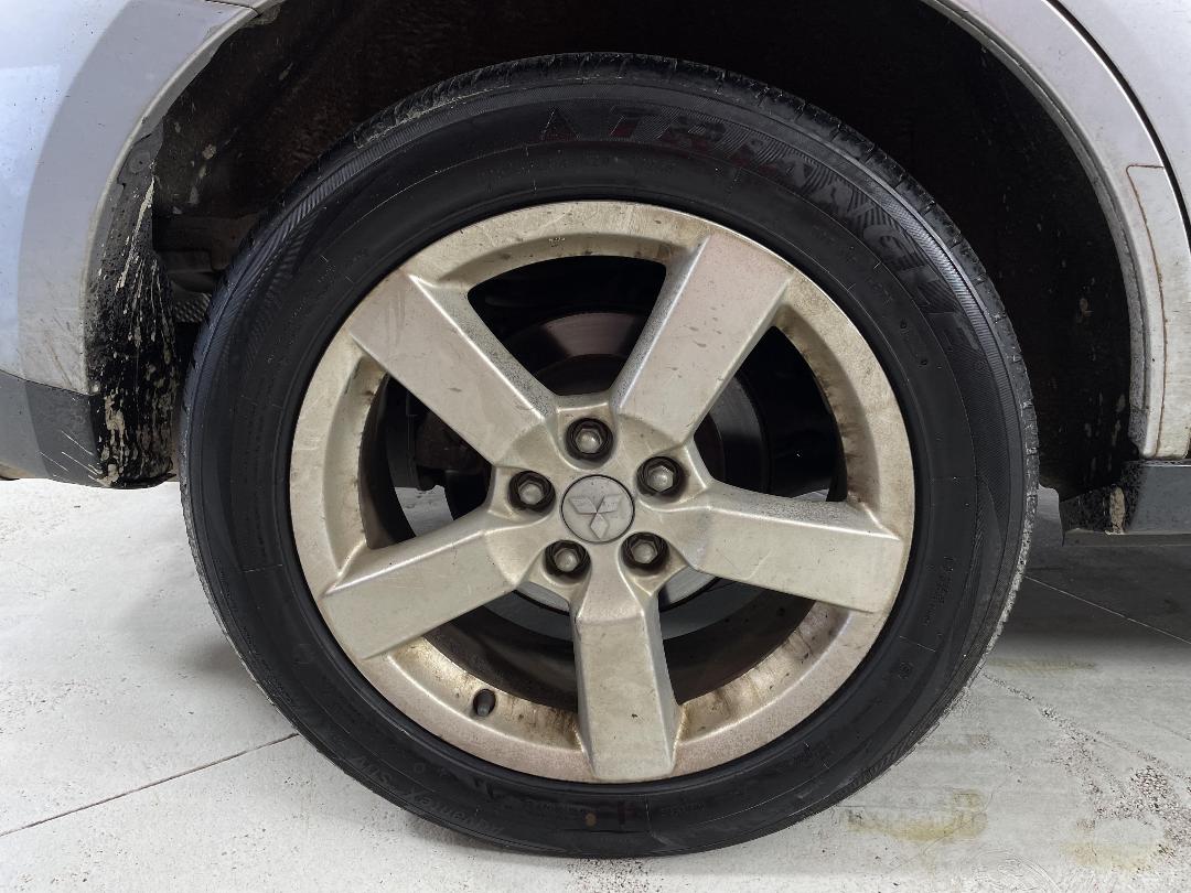 Photo '12' of Mitsubishi Outlander