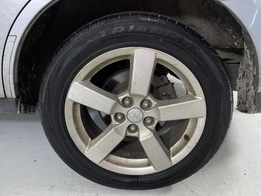 Photo '11' of Mitsubishi Outlander