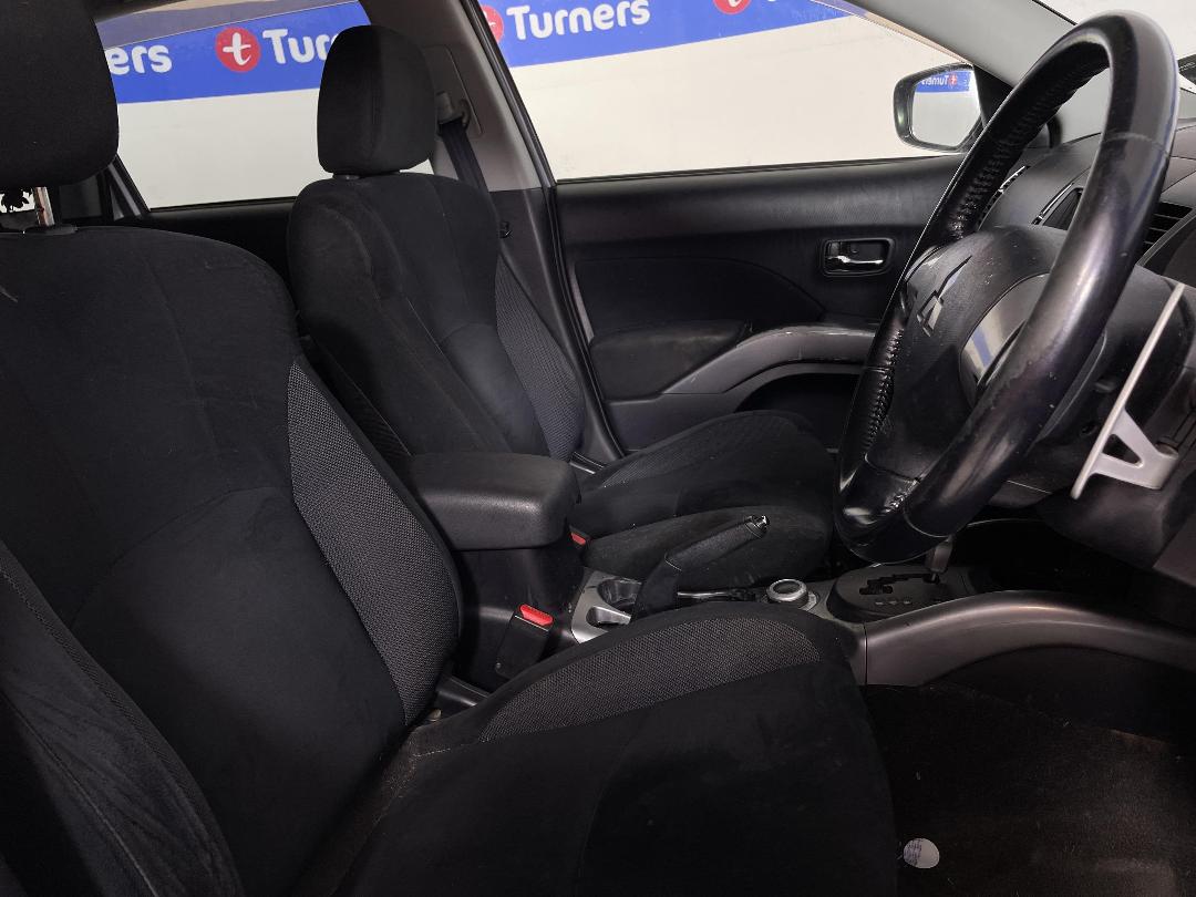 Photo '16' of Mitsubishi Outlander