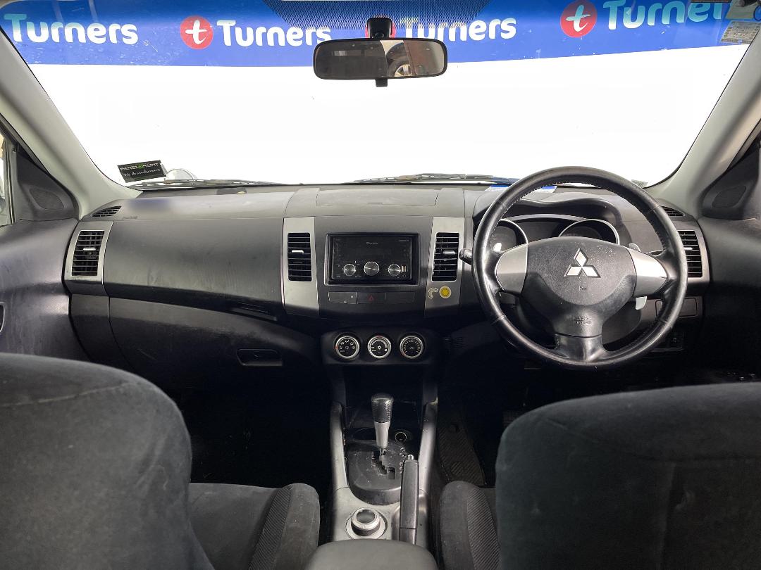 Photo '17' of Mitsubishi Outlander