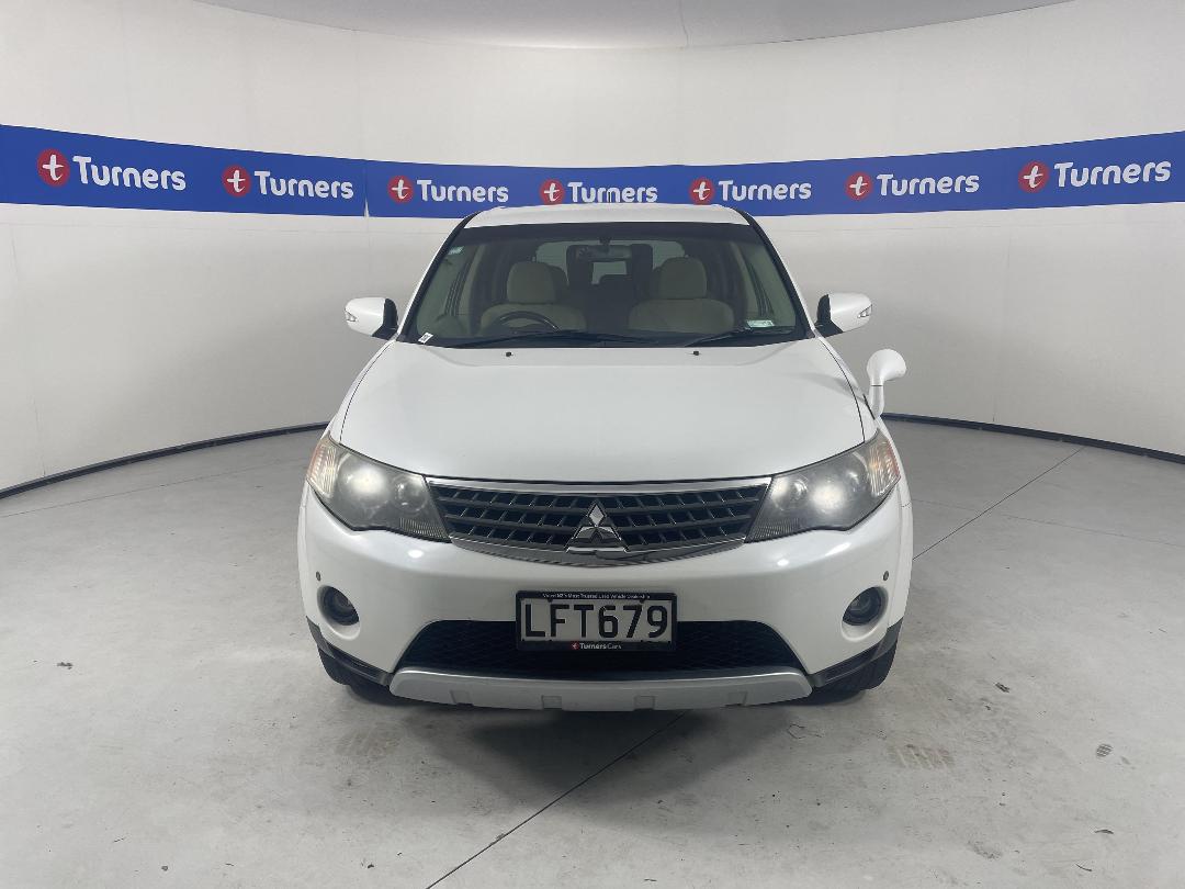 Photo '2' of Mitsubishi Outlander Photo '2' of Mitsubishi Outlander