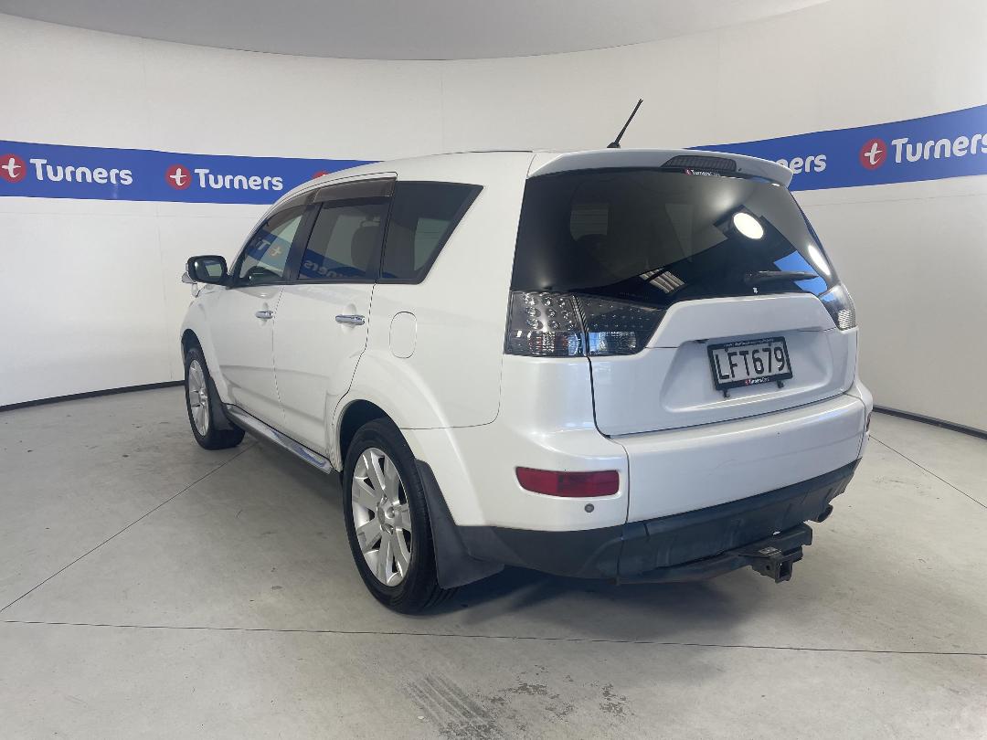 Photo '5' of Mitsubishi Outlander Photo '5' of Mitsubishi Outlander