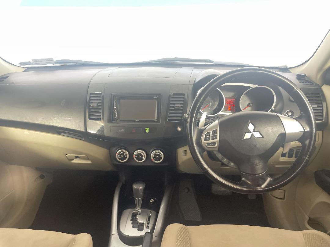 Photo '17' of Mitsubishi Outlander Photo '17' of Mitsubishi Outlander