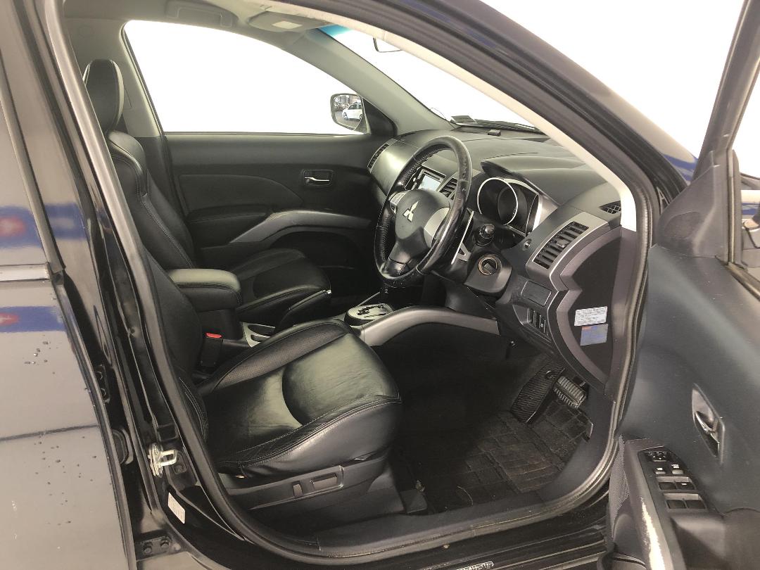 Photo '16' of Mitsubishi Outlander Photo '16' of Mitsubishi Outlander