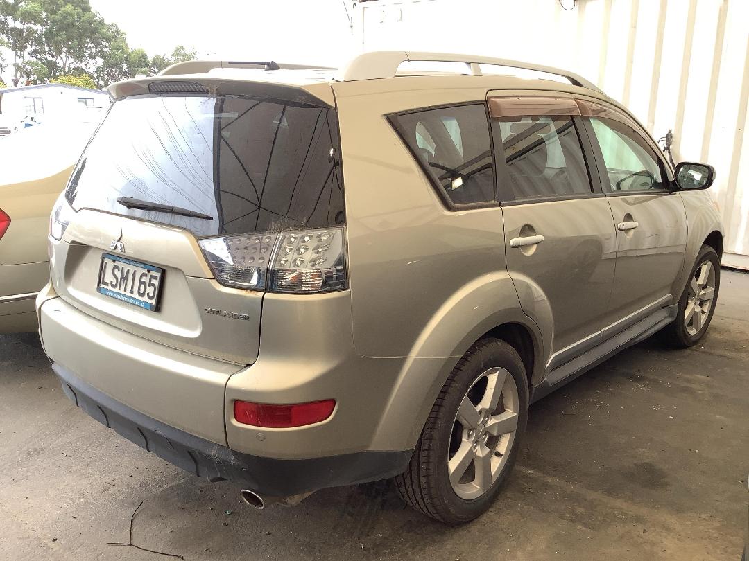 Photo '3' of Mitsubishi Outlander Photo '3' of Mitsubishi Outlander