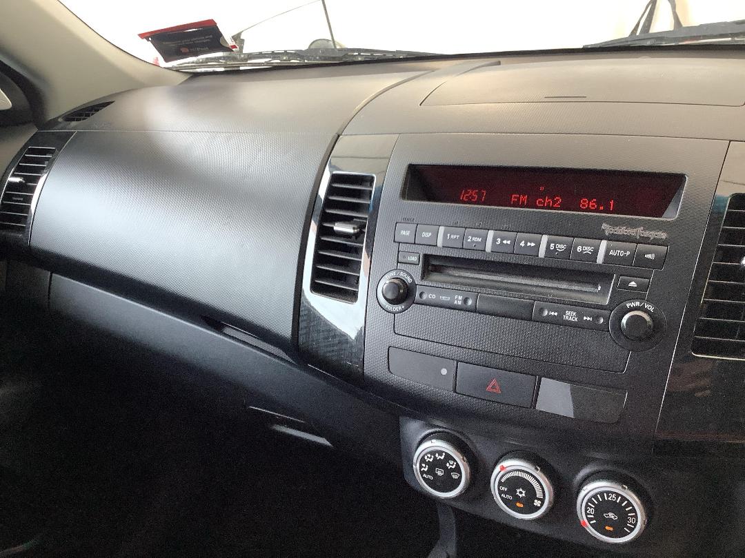 Photo '14' of Mitsubishi Outlander Photo '14' of Mitsubishi Outlander