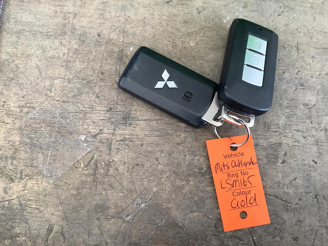 Photo '15' of Mitsubishi Outlander Photo '15' of Mitsubishi Outlander