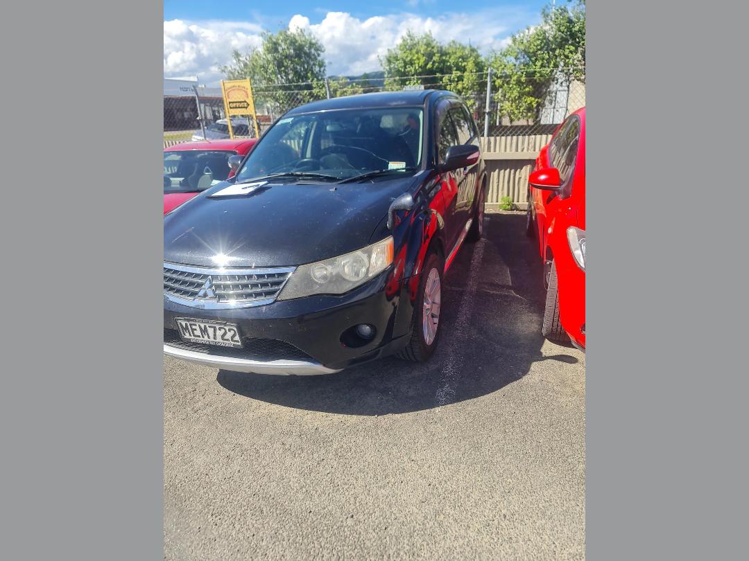 Photo '2' of Mitsubishi Outlander Photo '2' of Mitsubishi Outlander