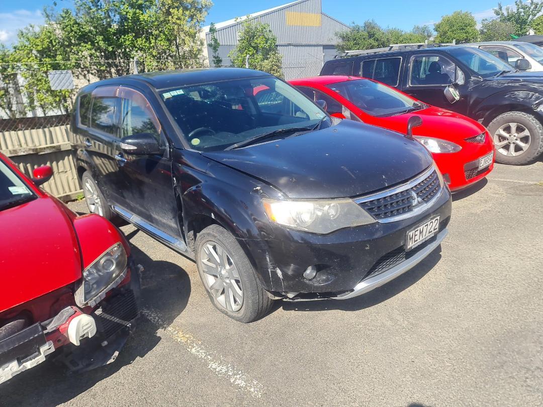 Photo '3' of Mitsubishi Outlander Photo '3' of Mitsubishi Outlander