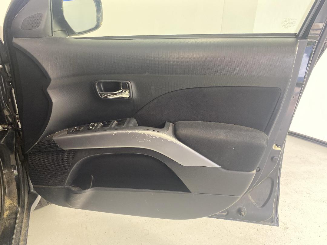 Photo '15' of Mitsubishi Outlander Photo '15' of Mitsubishi Outlander