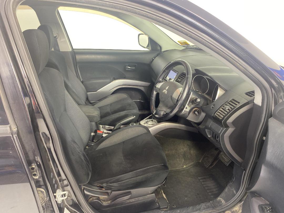 Photo '16' of Mitsubishi Outlander Photo '16' of Mitsubishi Outlander