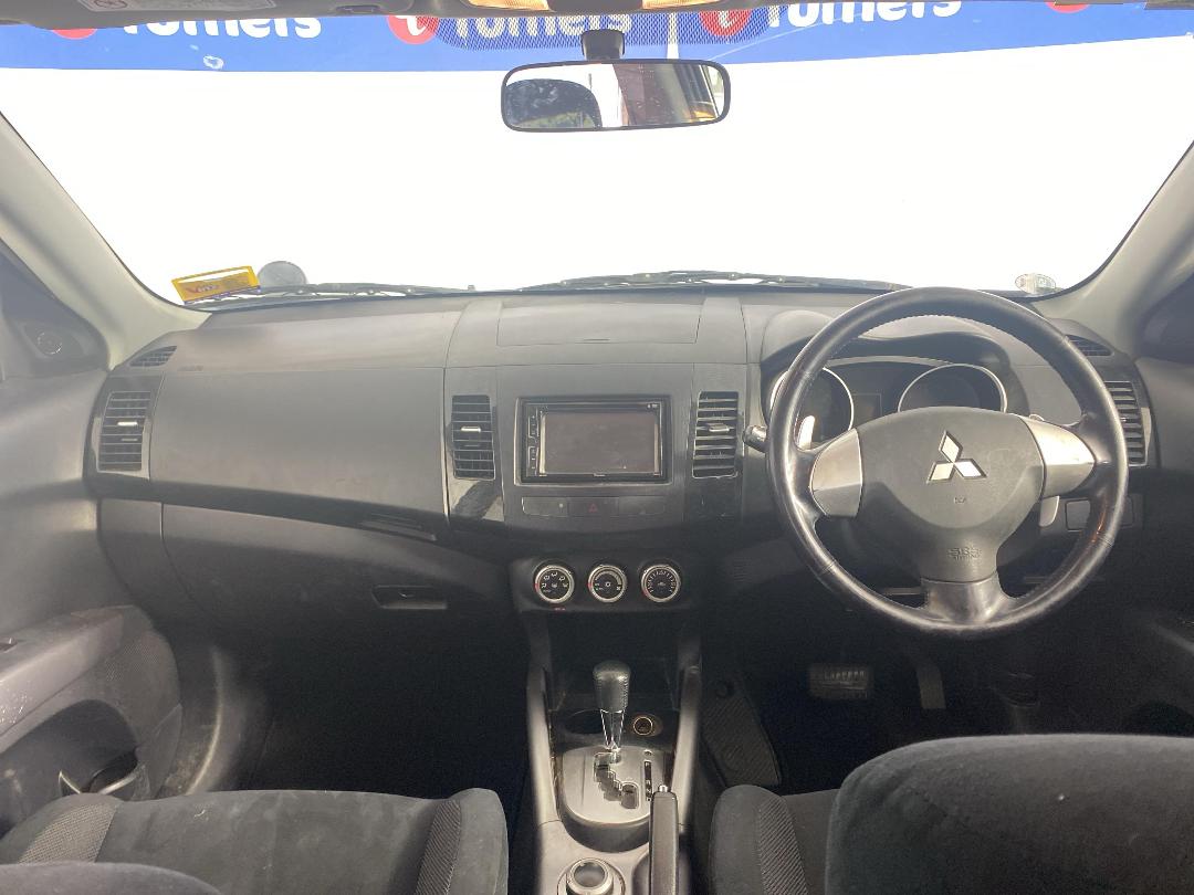 Photo '17' of Mitsubishi Outlander Photo '17' of Mitsubishi Outlander