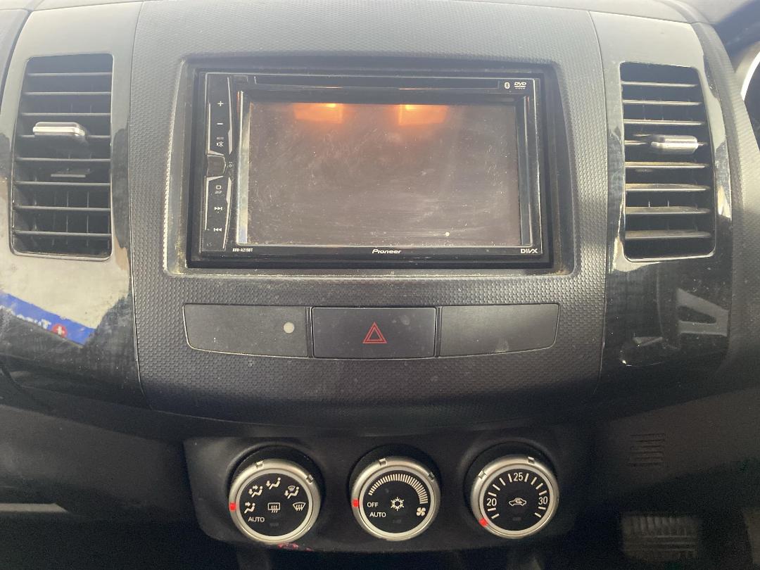 Photo '18' of Mitsubishi Outlander Photo '18' of Mitsubishi Outlander