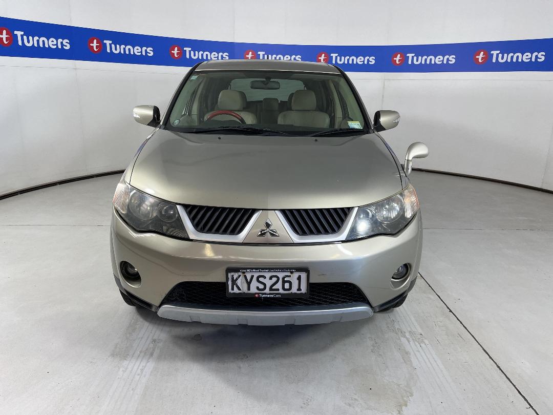 Photo '2' of Mitsubishi Outlander Photo '2' of Mitsubishi Outlander