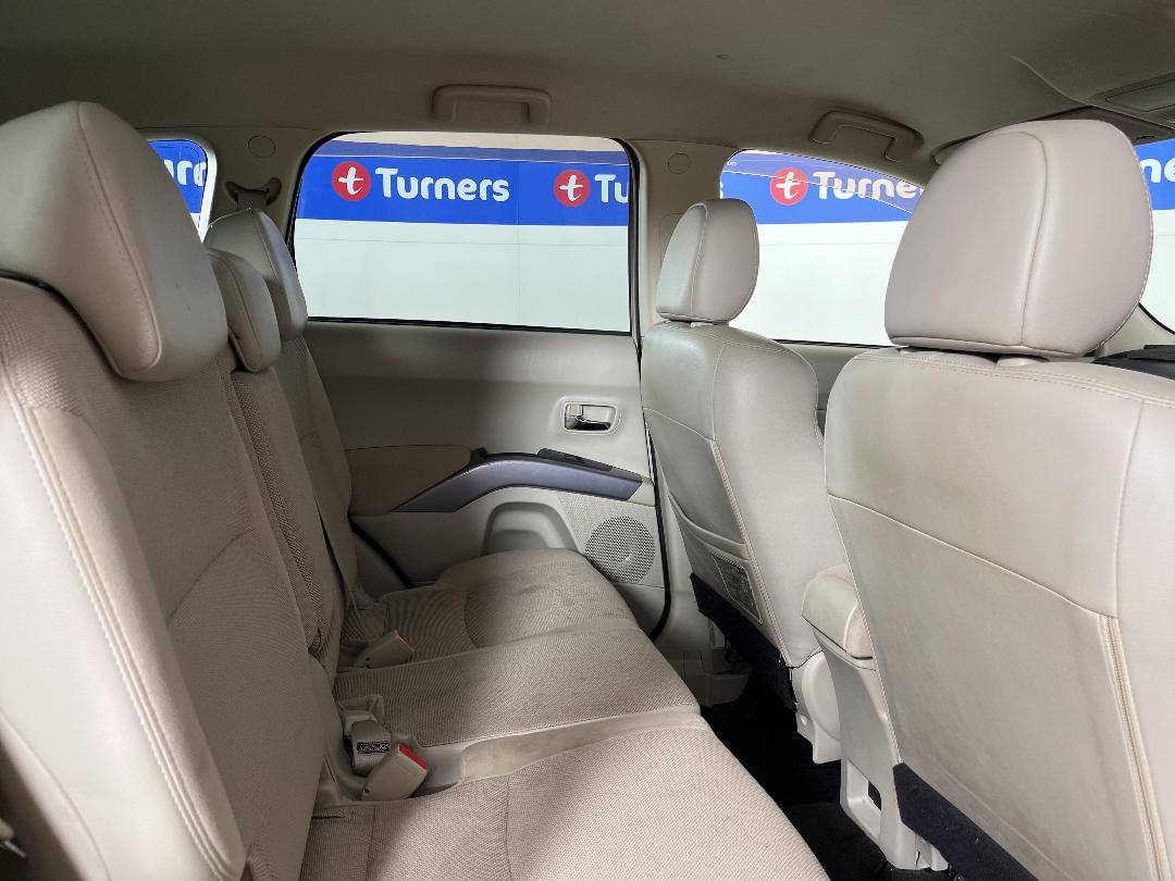 Photo '20' of Mitsubishi Outlander Photo '20' of Mitsubishi Outlander