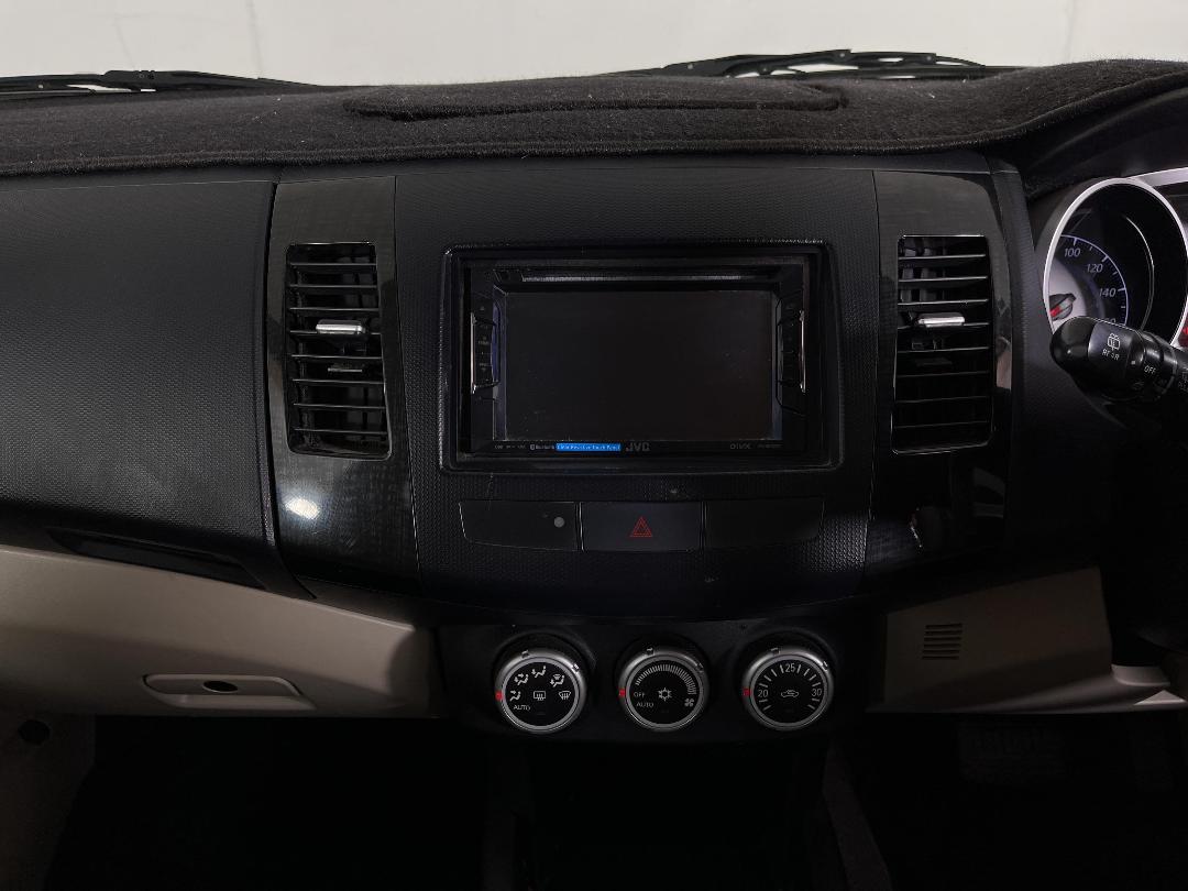 Photo '18' of Mitsubishi Outlander Photo '18' of Mitsubishi Outlander