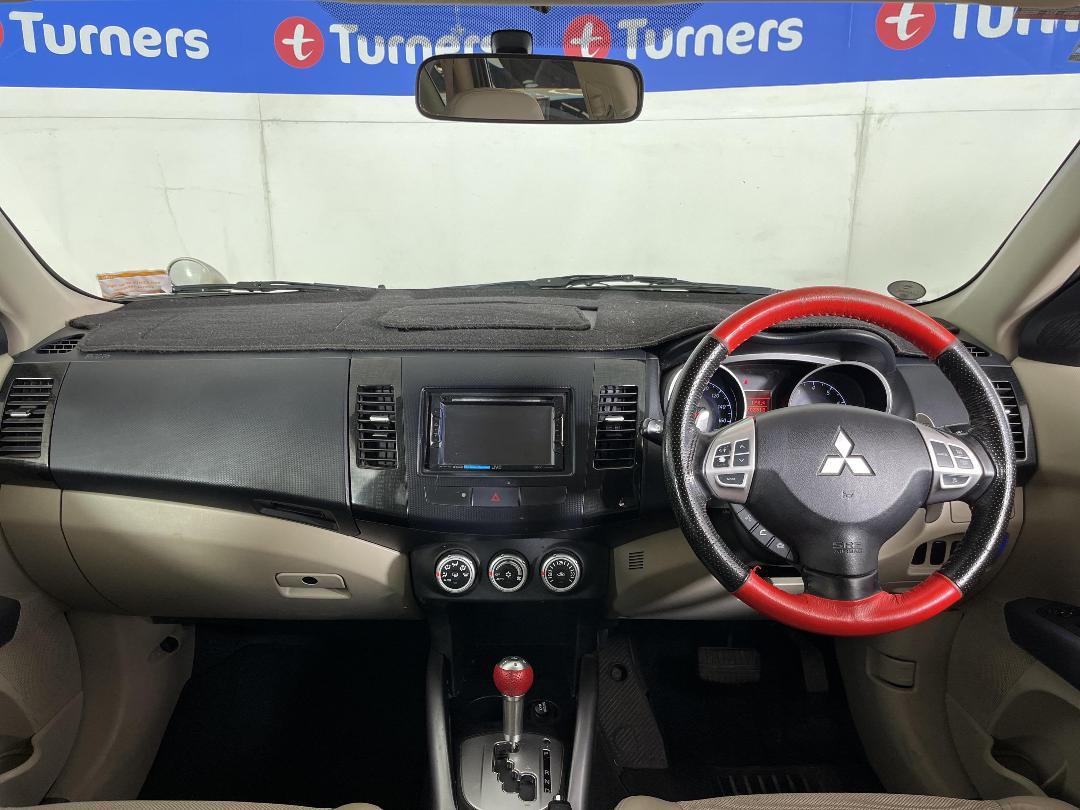 Photo '17' of Mitsubishi Outlander Photo '17' of Mitsubishi Outlander