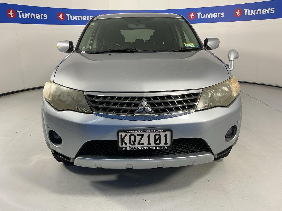 Photo '2' of Mitsubishi Outlander