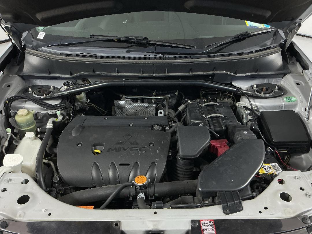 Photo '11' of Mitsubishi Outlander