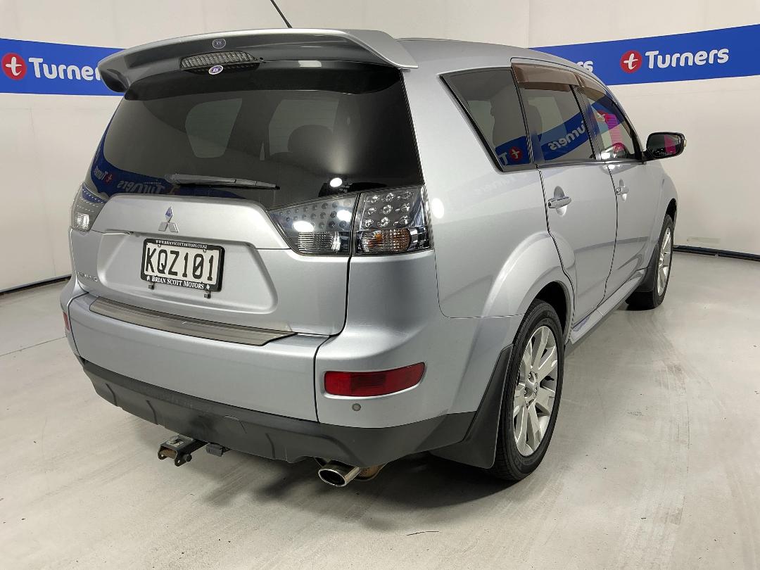 Photo '6' of Mitsubishi Outlander