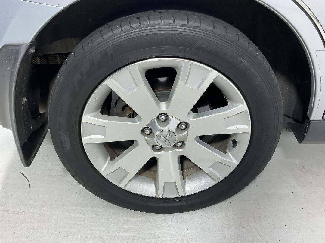 Photo '10' of Mitsubishi Outlander