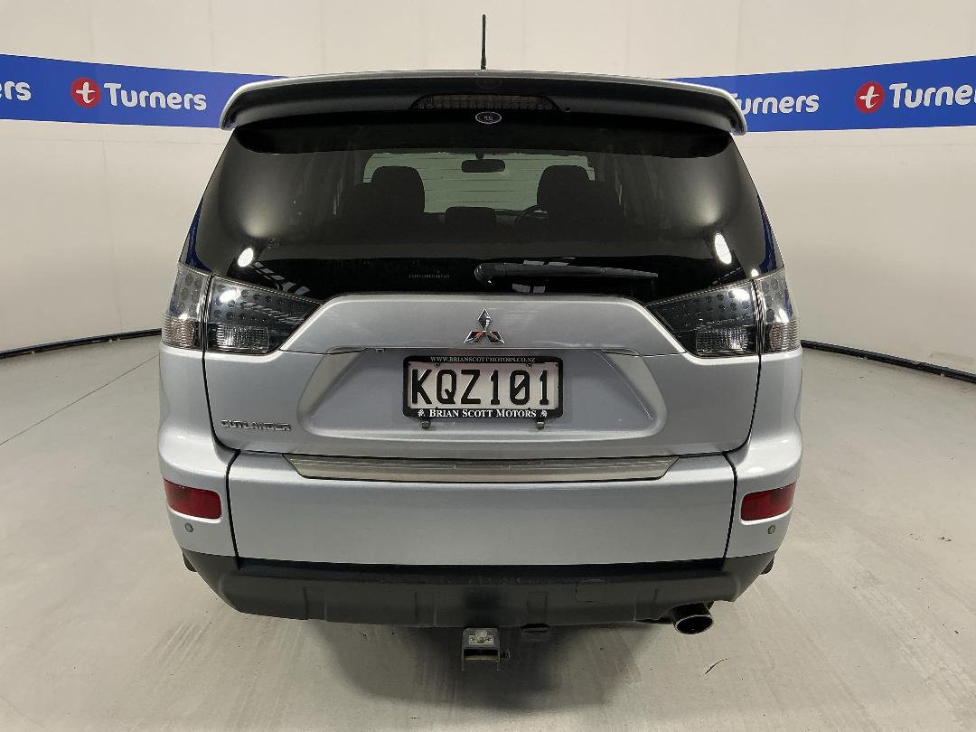 Photo '5' of Mitsubishi Outlander