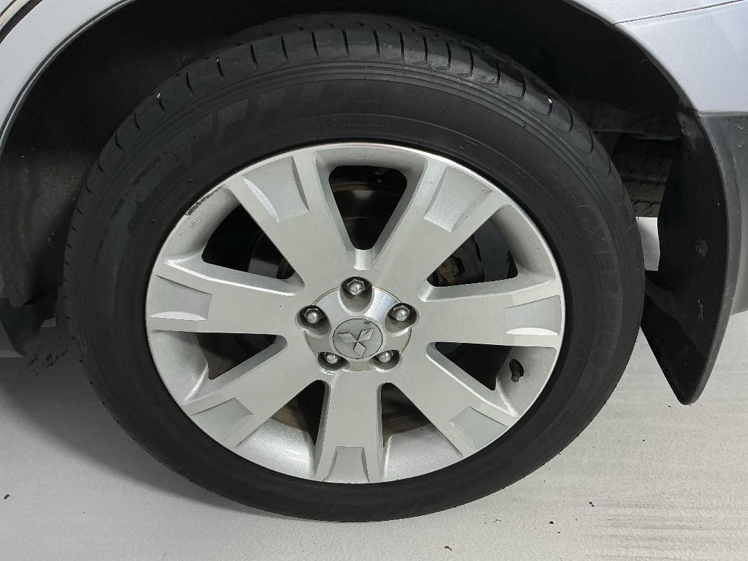 Photo '9' of Mitsubishi Outlander